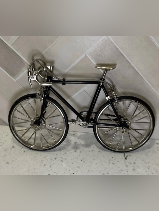 Source Unknown Other - Miniature 7.5" Road Bicycle Model - Working
Parts, Detailed Metal Replica 1:10
